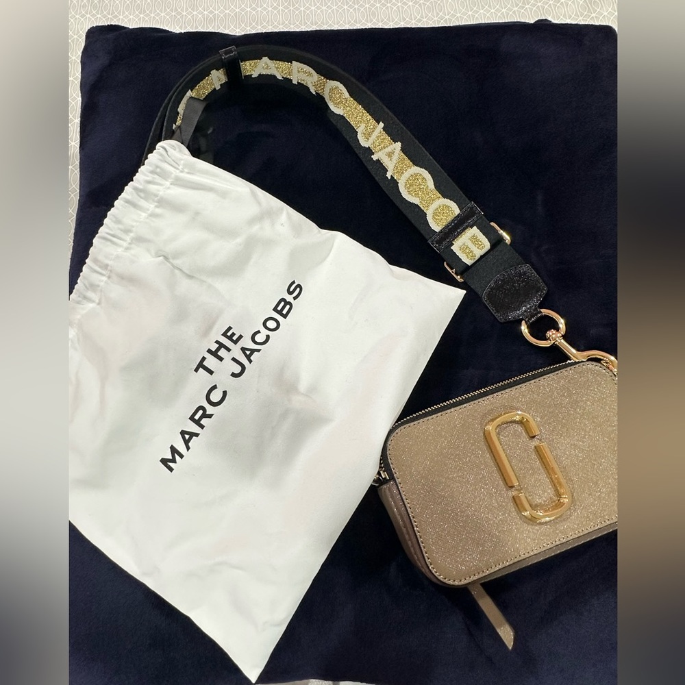 Authentic Marc Jacobs Snapshot Bag with dust bag